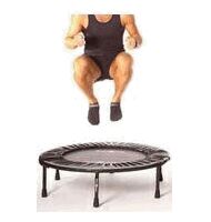 salti sul trampolino elastico